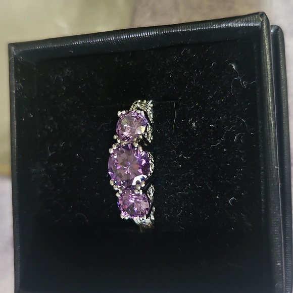 Ring three purple stones costume jewelry never worn silver tone (8) come… - Picture 2 of 12